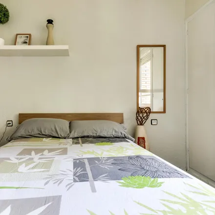 Rent this 4 bed room on Avinguda del Paral·lel in 11, 08004 Barcelona
