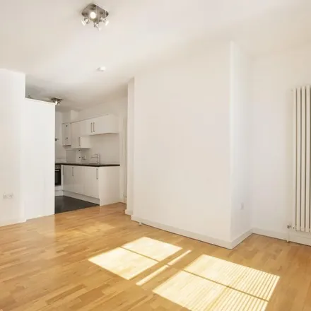 Image 2 - 65 Chandos Place, London, WC2N 4HS, United Kingdom - Apartment for rent