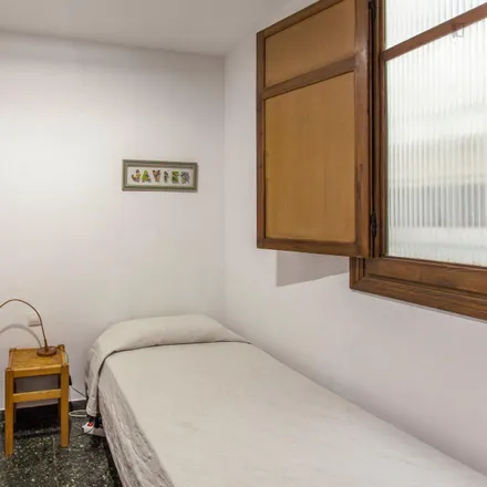 Rent this 3 bed room on Quirosoma in Carrer de Troia, 46002 Valencia