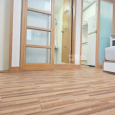 Rent this studio apartment on 부산광역시 수영구 광안동 90-53