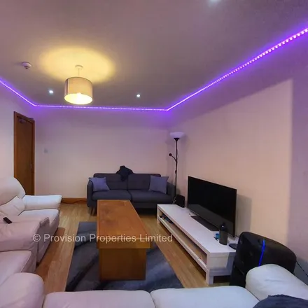 Rent this 6 bed duplex on Avtar in Raven Road, Leeds