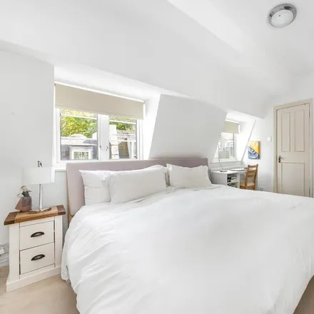 Image 2 - 7 Craven Hill Mews, London, W2 3DP, United Kingdom - House for rent