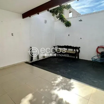 Buy this 3 bed house on Avenida dos Ferreiras in Terra Nova Um, Uberlândia - MG
