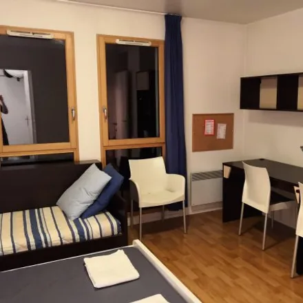 Image 5 - Rueil-Malmaison, IDF, FR - Room for rent