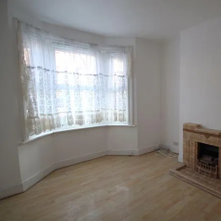 Image 2 - Cassilda Road, Basildon Road, London, SE2 0ET, United Kingdom - Townhouse for rent