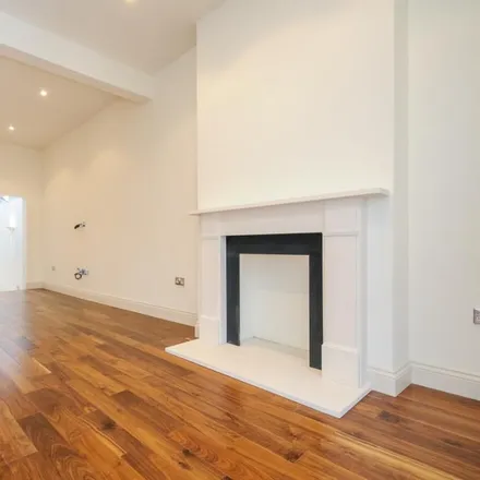 Image 2 - Hannell Road, London, SW6 7RA, United Kingdom - House for rent