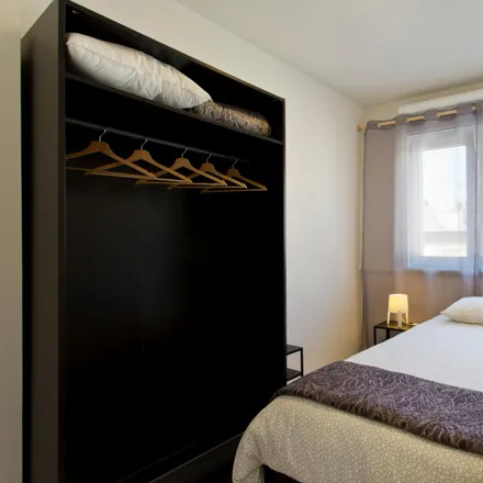 Rent this 2 bed apartment on Massimo Dutti in Rua de Santa Catarina 258; 264, 4000-054 Porto