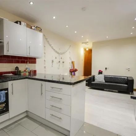 Rent this 6 bed house on 206 Tiverton Road in Selly Oak, B29 6BU