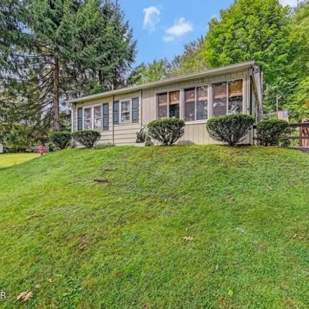 Image 3 - 83 Lake Shore Dr, Waymart, Pennsylvania, 18472 - House for sale