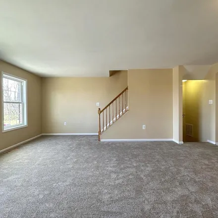 Image 3 - Holiday Inn Express & Suites Winchester, 142 Foxridge Lane, Winchester, VA 22601, USA - Townhouse for rent