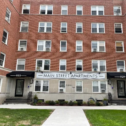 Rent this 1 bed apartment on 929 N Main St