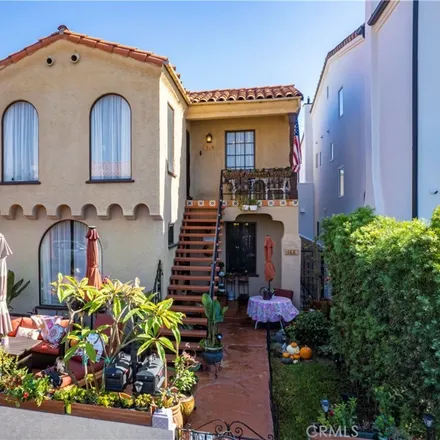 Buy this studio duplex on 168 Nieto Avenue in Long Beach, CA 90803