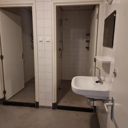 Rent this 2 bed apartment on Nieuwstraat 70 in 4141 CD Leerdam, Netherlands