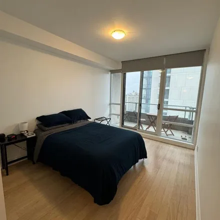 Image 3 - 500 St. Clair Avenue West, Old Toronto, ON M6C 0A2, Canada - Apartment for rent