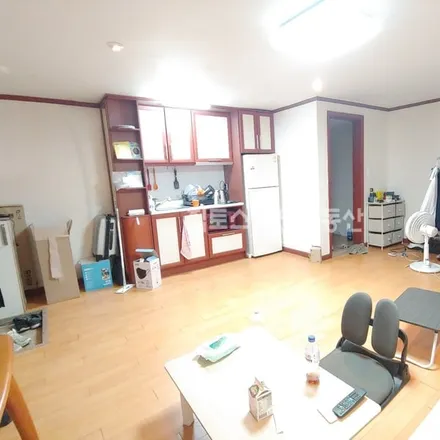 Rent this studio apartment on 서울특별시 강남구 역삼동 637-53