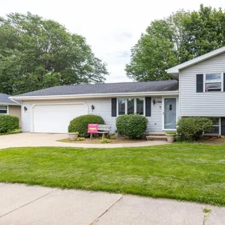 Buy this 4 bed house on 1700 Taylor St in Little Chute, Wisconsin