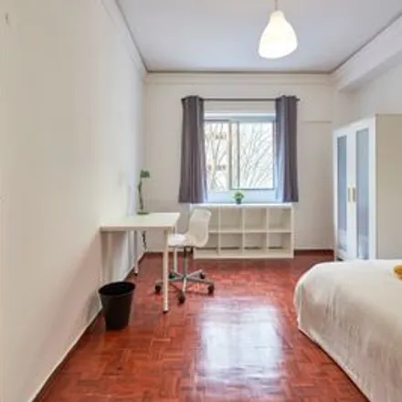 Rent this 9 bed room on Rua Sampaio e Pina