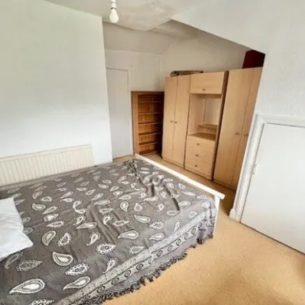 Rent this 3 bed apartment on Park Road in Halifax, HX1 5ER