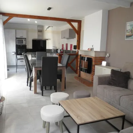 Rent this 3 bed apartment on 15 Avenue de Pontaillac in 17420 Saint-Palais-sur-Mer, France