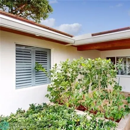 Image 2 - 2158 Northeast 25th Street, Middle River Manor, Wilton Manors, FL 33305, USA - House for sale