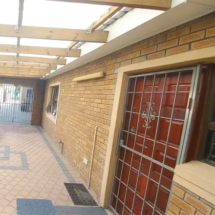 Image 2 - 58 2nd Ave, Grassy Park, Cape Town, 7888, South Africa - House for rent