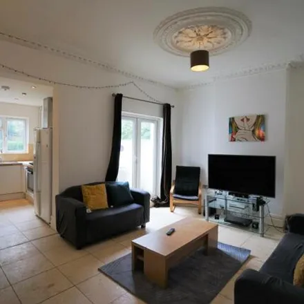 Rent this 6 bed townhouse on Fishponds Road in Bristol, BS5 6PT
