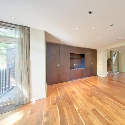 Rent this 5 bed townhouse on 100-114 Woodsford Square in London, W14 8DT