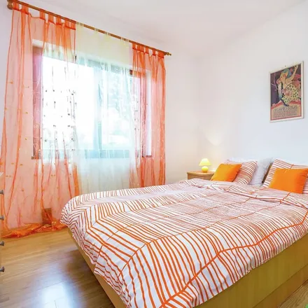 Rent this 2 bed apartment on 25100 Vinkuran