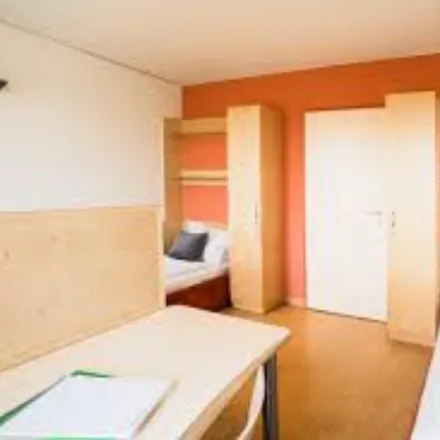 Rent this 1 bed room on Bahnhof Wien Meidling Kurzparkzone in Eichenstraße, 1120 Vienna