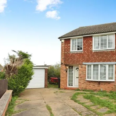 Buy this 3 bed duplex on Shorwell Close in Grantham, NG31 7LL