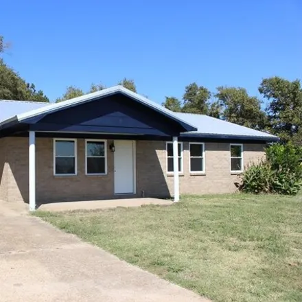 Buy this 3 bed house on 300 West Main Street in Charleston, Tallahatchie County