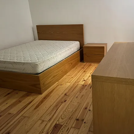 Rent this 4 bed room on Minipreço in Rua Luciano Cordeiro, 1150-216 Lisbon
