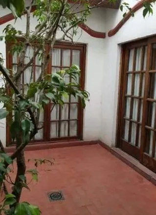 Buy this 4 bed house on 25 de Mayo in Partido de Lomas de Zamora, Temperley