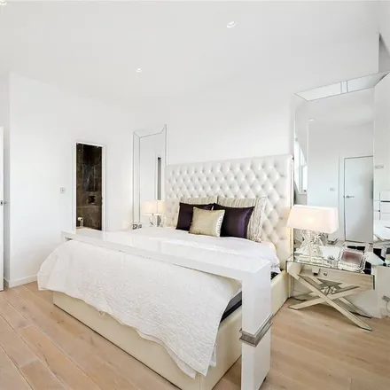 Image 4 - 72 Queen's Gate, London, SW7 5JU, United Kingdom - Apartment for rent