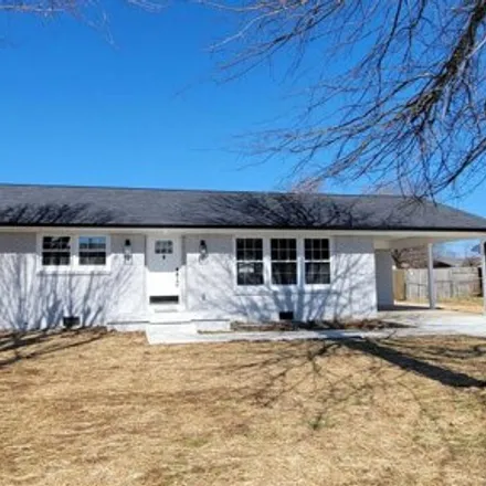 Buy this 3 bed house on 594 8th Street in Lawrenceburg, TN 38464