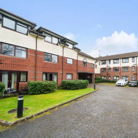 Buy this 3 bed apartment on Highmoor in Amersham, HP7 9BT