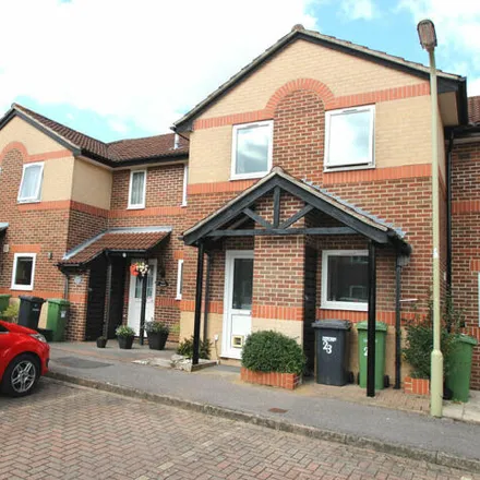 Rent this 2 bed townhouse on Townhill Infant and Junior Schools in Gatcombe Gardens, West End