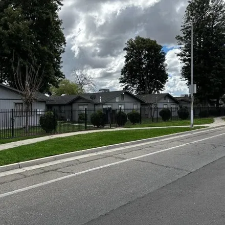 Image 6 - 2159 Martin Luther King Junior Boulevard, Fresno, CA 93706, USA - House for sale