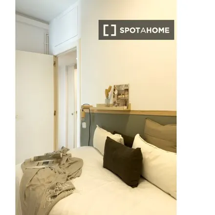 Rent this 6 bed room on Carrer dels Madrazo in 231, 08001 Barcelona