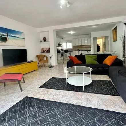 Image 7 - Fuengirola, Avenida Jesús Santos Reín, 29640 Fuengirola, Spain - Apartment for rent