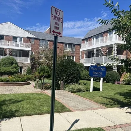 Buy this studio apartment on 120 Morris Avenue in Village of Rockville Centre, NY 11570