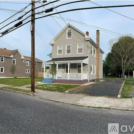 Rent this 3 bed house on 302 Chestnut St