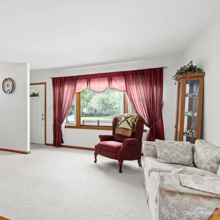 Image 2 - 827 Warrenville Road, Wheaton, IL 60189, USA - House for sale