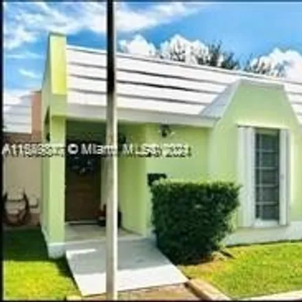 Image 1 - 7411 Twin Sabal Drive, Miami Lakes, FL 33014, USA - House for rent