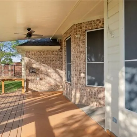 Image 8 - 734 Woodcrest Drive, Ennis, TX 75119, USA - House for sale