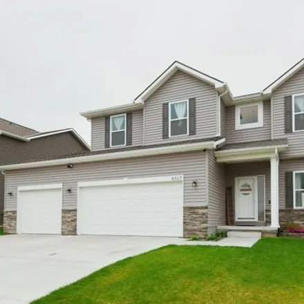 Buy this 5 bed house on 5319 Lynnwood Drive in Sarpy County, NE 68133