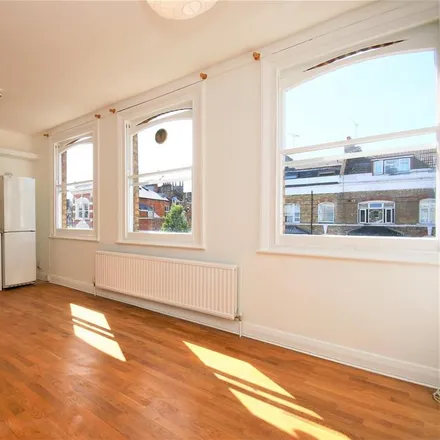 Rent this 4 bed apartment on 25 Marlborough Road in London, N19 4NA