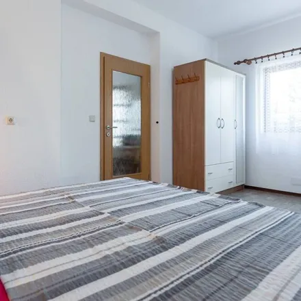 Image 4 - Porat, 51511 Porat, Croatia - Apartment for rent