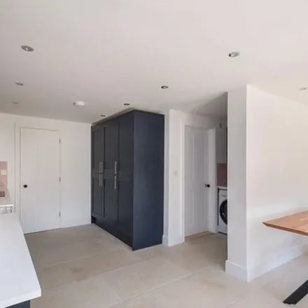 Rent this 6 bed apartment on Oxford Road in Gloucester, GL1 3EE