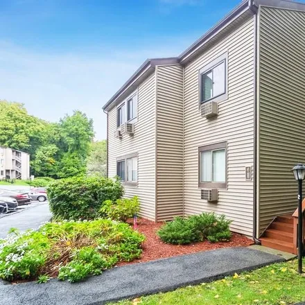 Buy this 2 bed condo on 602 Village Drive in Village of Brewster, Southeast